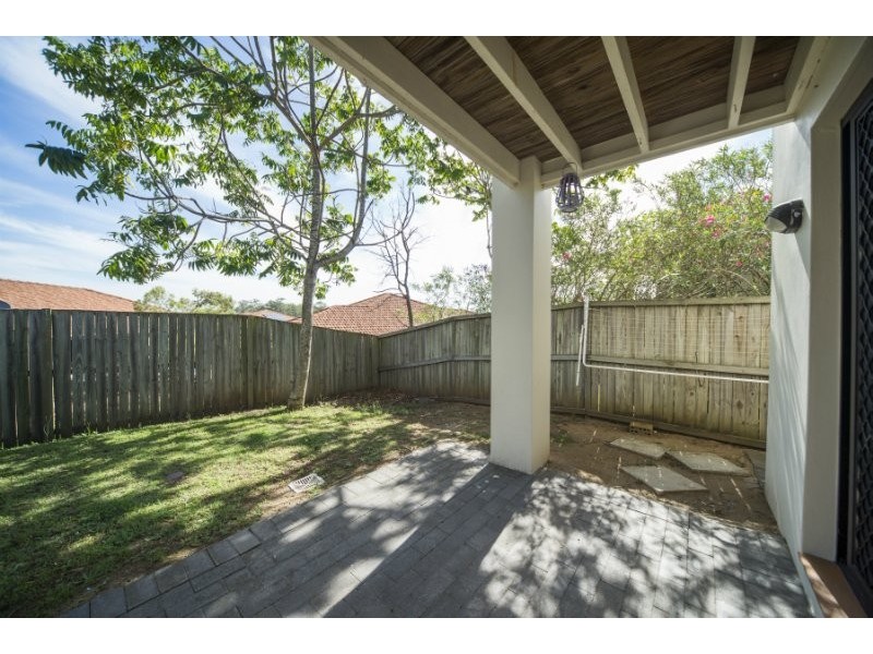 504/2 Gentian Drive, Arundel QLD 4214