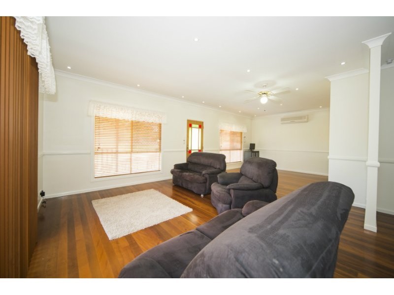 8 Iragana Street, Hope Island QLD 4212