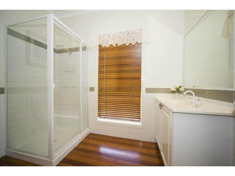 8 Iragana Street, Hope Island QLD 4212