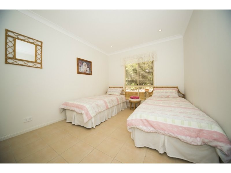 8 Iragana Street, Hope Island QLD 4212