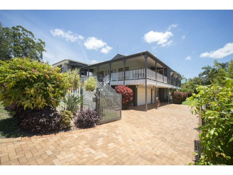 8 Iragana Street, Hope Island QLD 4212