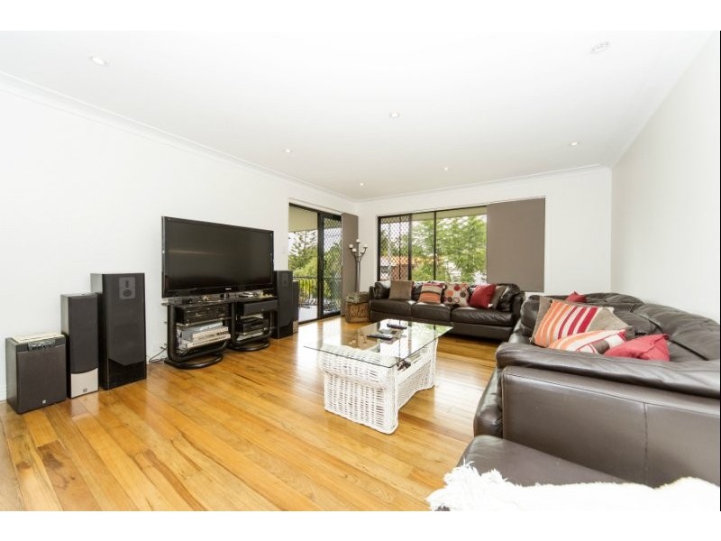 12 Edward Street, Labrador QLD 4215