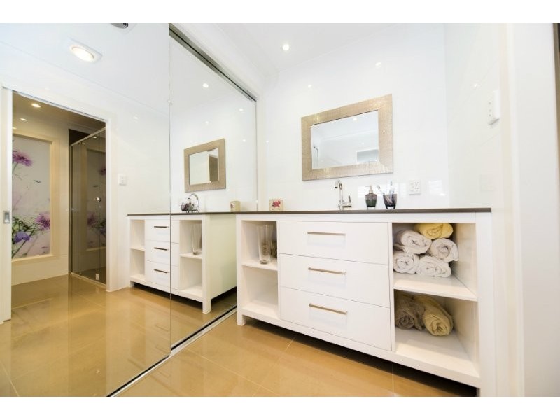 12 Edward Street, Labrador QLD 4215