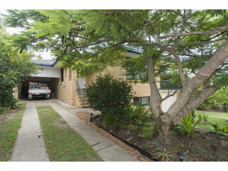 12 Edward Street, Labrador QLD 4215