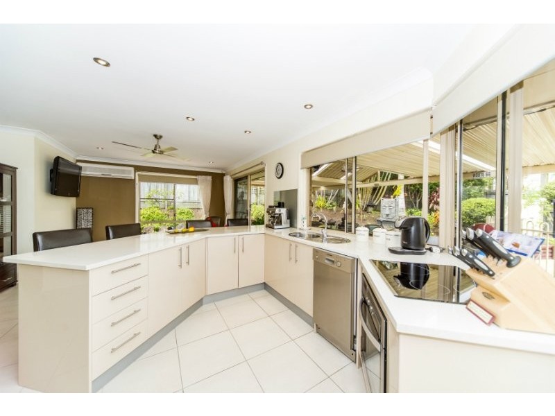 24 Urangan Court, Helensvale QLD 4212