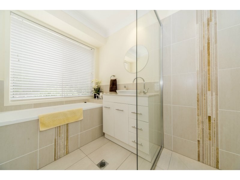 24 Urangan Court, Helensvale QLD 4212