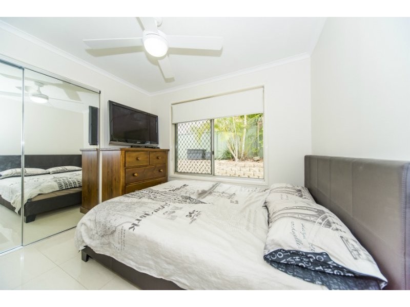 19 Wolvi Place, Helensvale QLD 4212