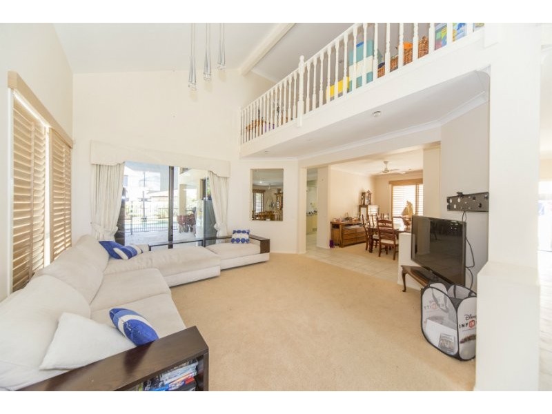 19 Calmwater Crescent, Helensvale QLD 4212