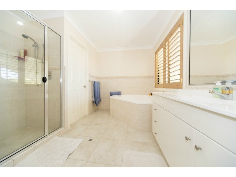 19 Calmwater Crescent, Helensvale QLD 4212