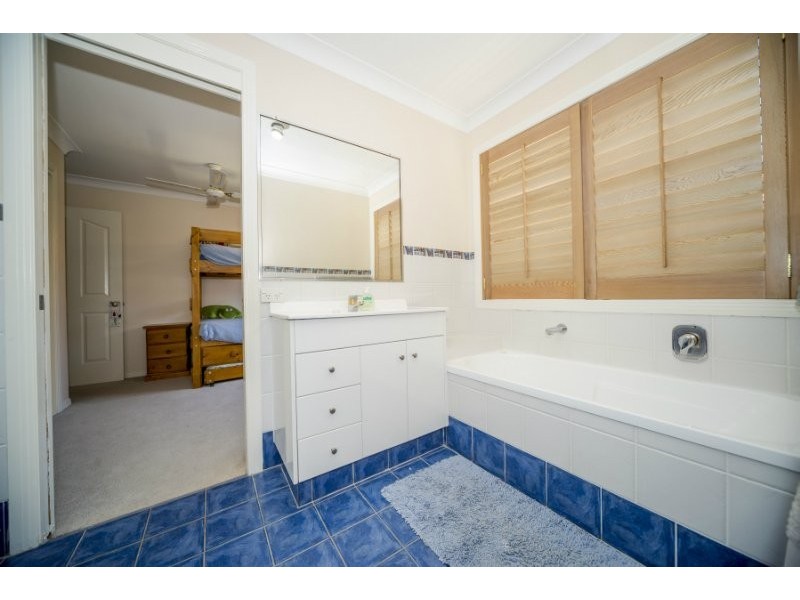 19 Calmwater Crescent, Helensvale QLD 4212