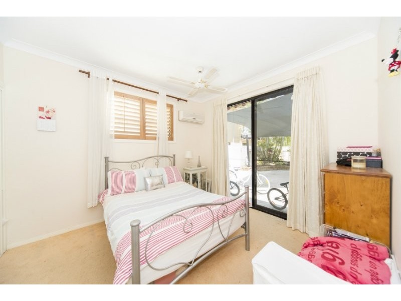 19 Calmwater Crescent, Helensvale QLD 4212