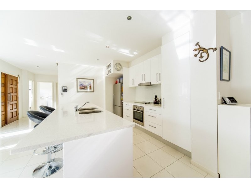 2/46 Heeb Street, Bundall QLD 4217