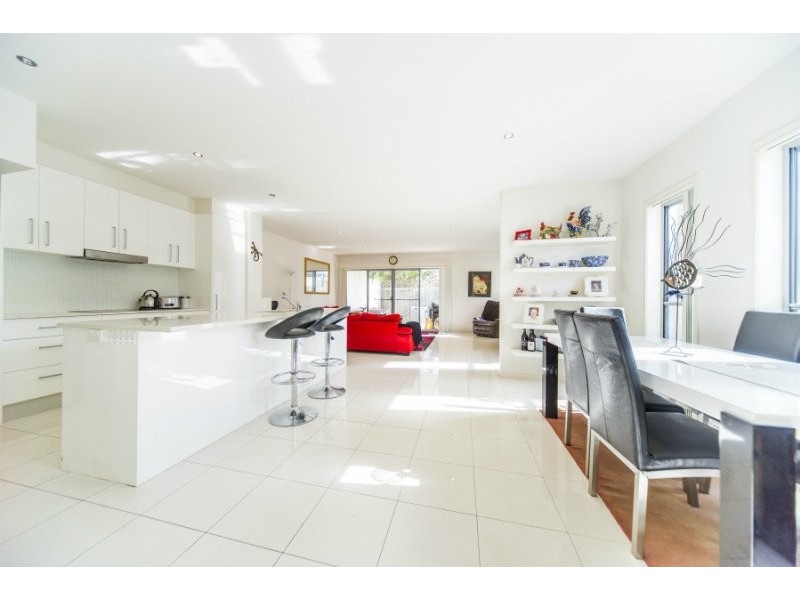 2/46 Heeb Street, Bundall QLD 4217