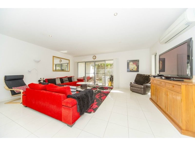 2/46 Heeb Street, Bundall QLD 4217