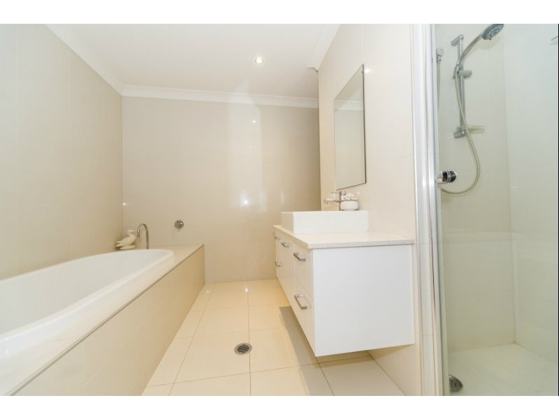 2/46 Heeb Street, Bundall QLD 4217