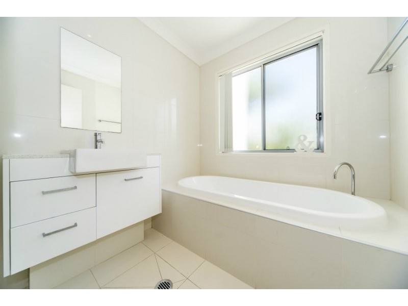 2/46 Heeb Street, Bundall QLD 4217