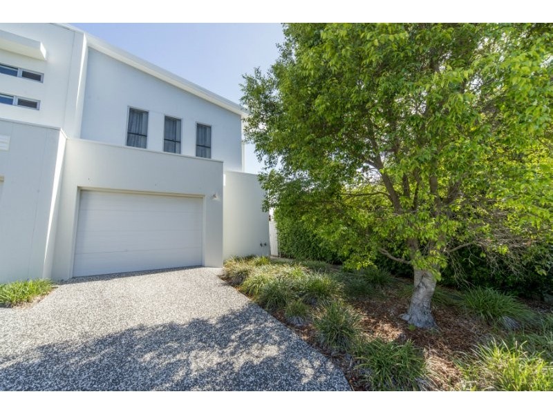 2/46 Heeb Street, Bundall QLD 4217
