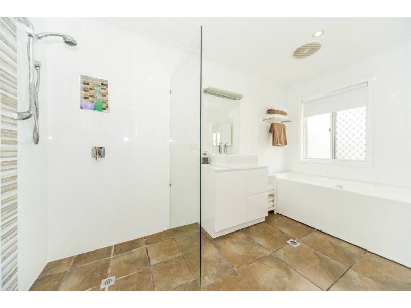 39 Adaminaby Drive, Helensvale QLD 4212