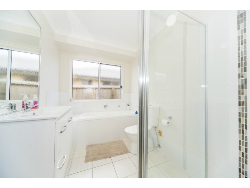 2/20 Aldgate Crescent, Pacific Pines QLD 4211