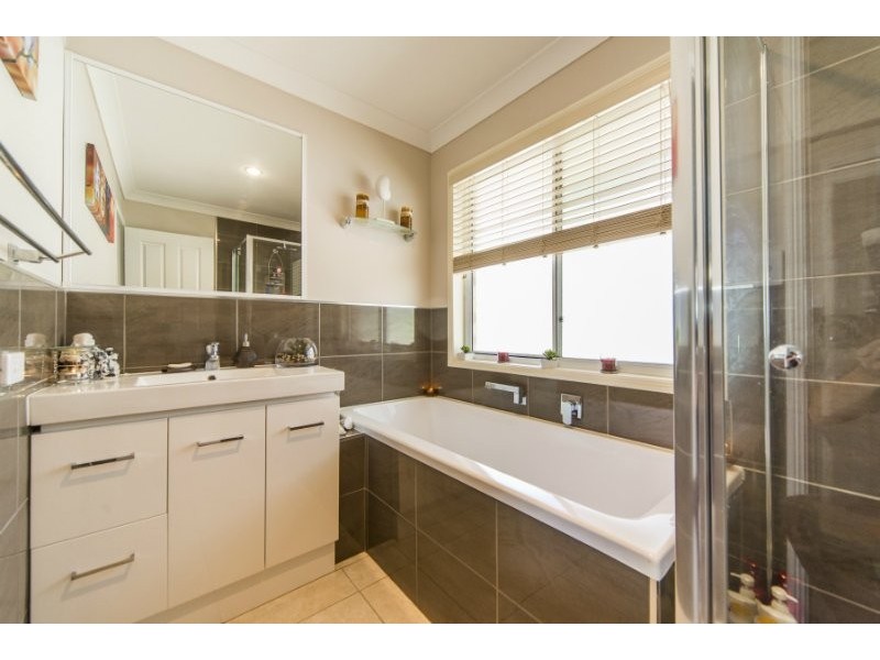 77 Santa Isobel Boulevarde, Pacific Pines QLD 4211