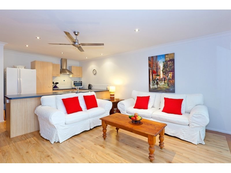 24/1 Archipelago Street, Pacific Pines QLD 4211