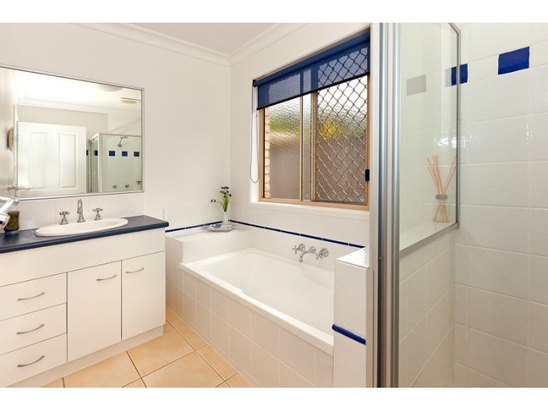 24/1 Archipelago Street, Pacific Pines QLD 4211