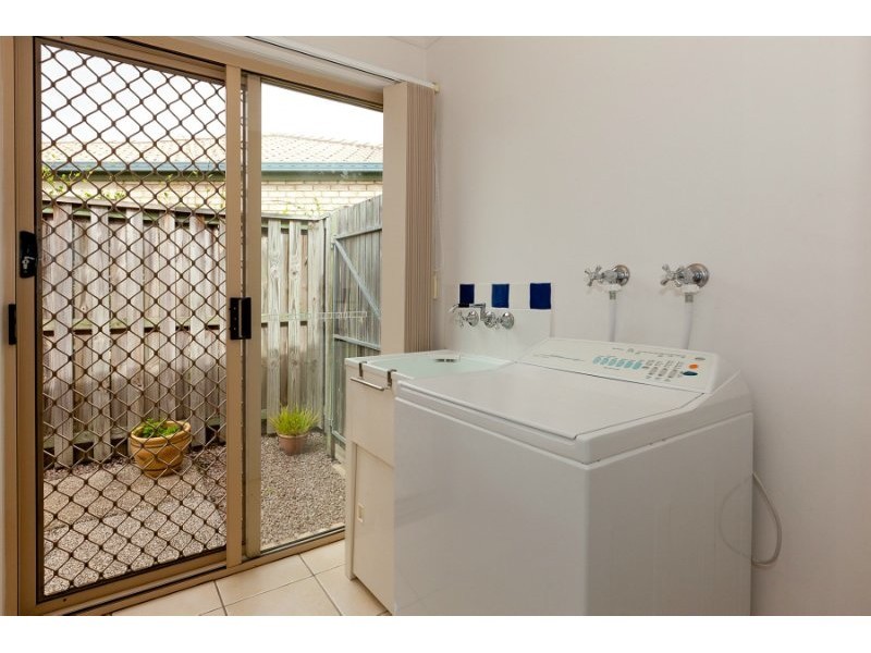 24/1 Archipelago Street, Pacific Pines QLD 4211