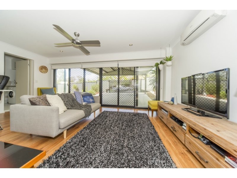 1 Tambo Court, Helensvale QLD 4212