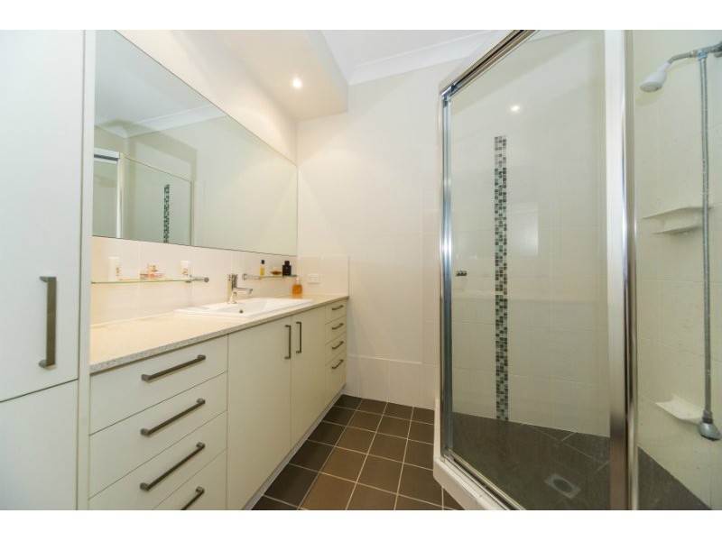 15B Shannonbrook Grove, Oxenford QLD 4210