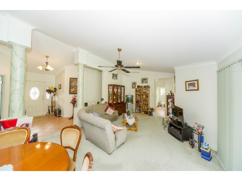 4 Poeppel Place, Helensvale QLD 4212