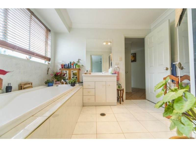 4 Poeppel Place, Helensvale QLD 4212