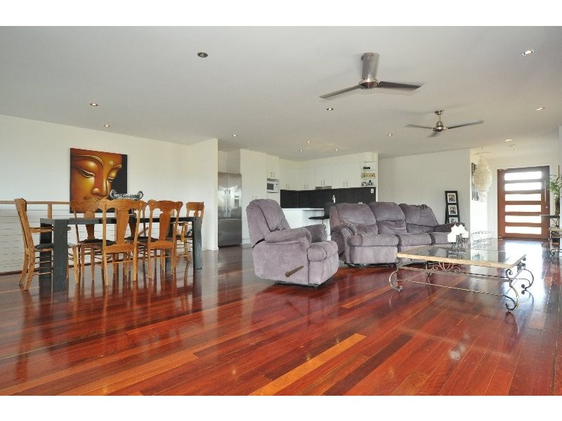 137 Wunburra Circle, Pacific Pines QLD 4211