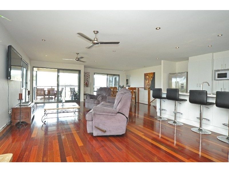 137 Wunburra Circle, Pacific Pines QLD 4211