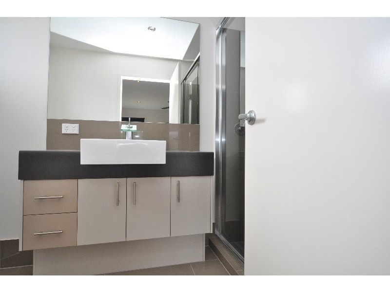 137 Wunburra Circle, Pacific Pines QLD 4211