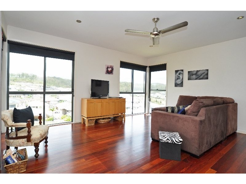 137 Wunburra Circle, Pacific Pines QLD 4211