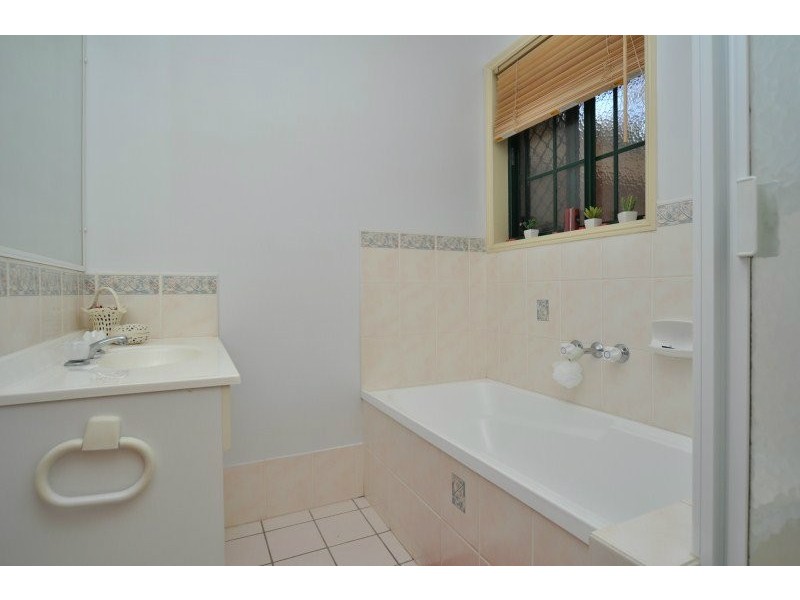 2/81 Cootharaba Drive, Helensvale QLD 4212