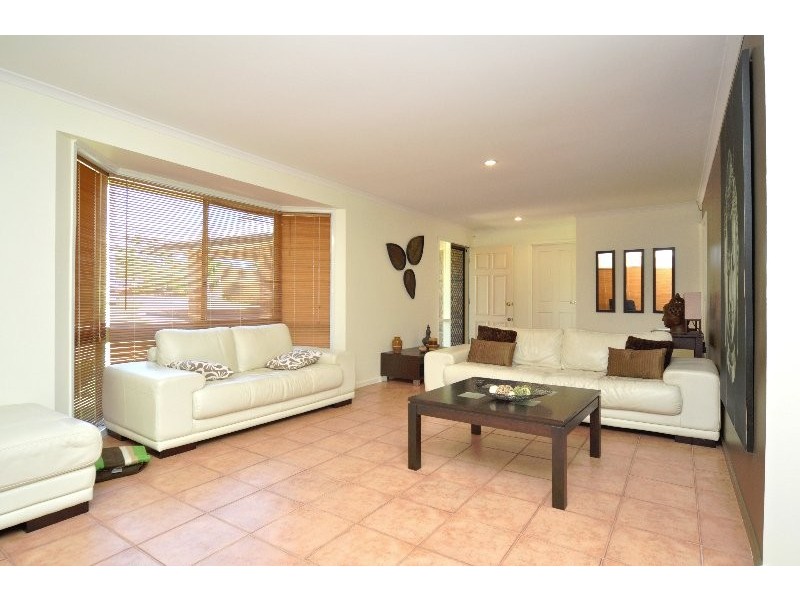 8 Katoomba Court, Helensvale QLD 4212