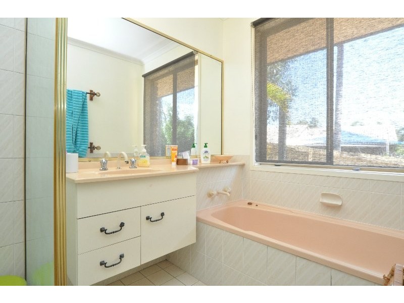 8 Katoomba Court, Helensvale QLD 4212