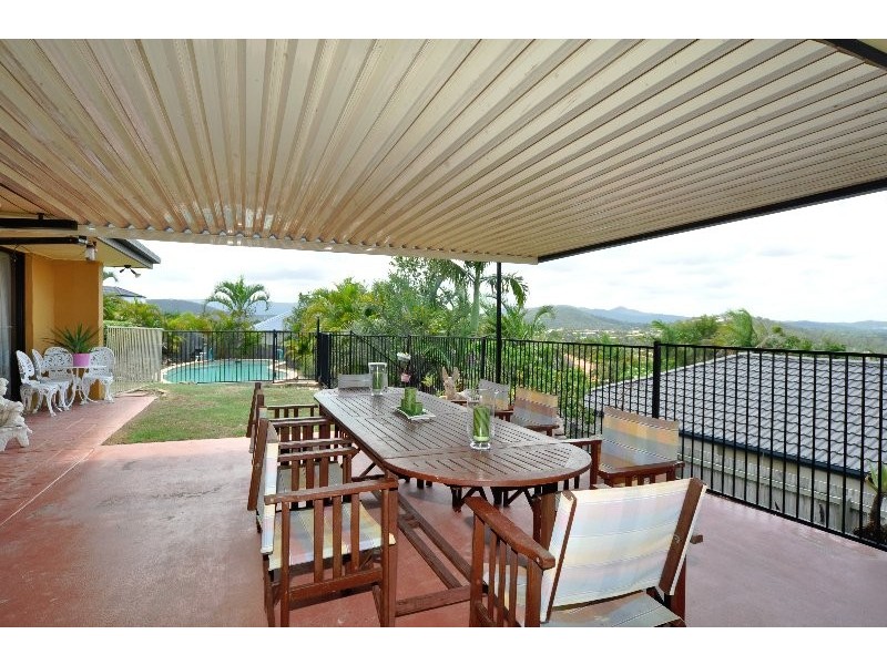 11 Mitaro Rise, Pacific Pines QLD 4211
