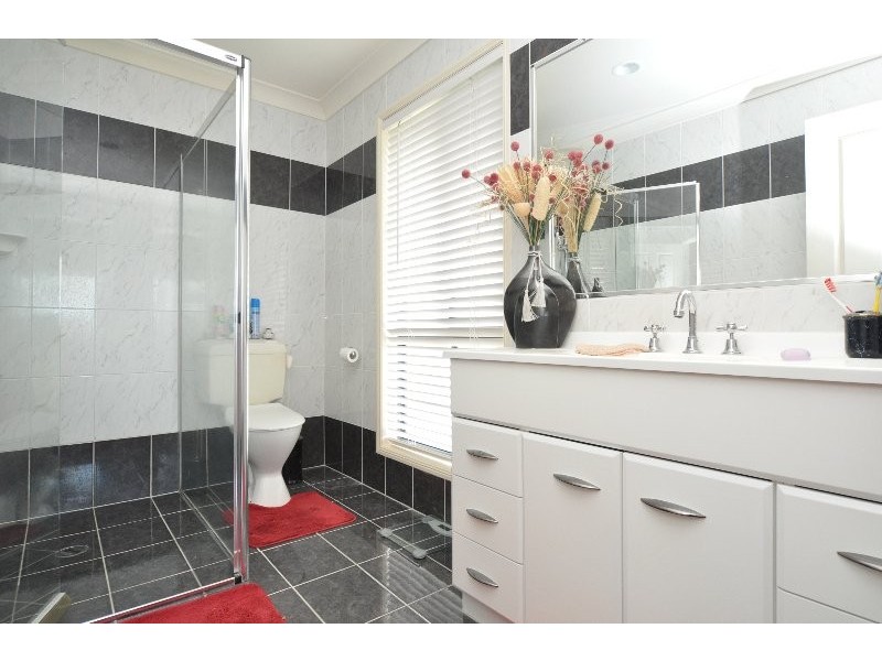 11 Mitaro Rise, Pacific Pines QLD 4211