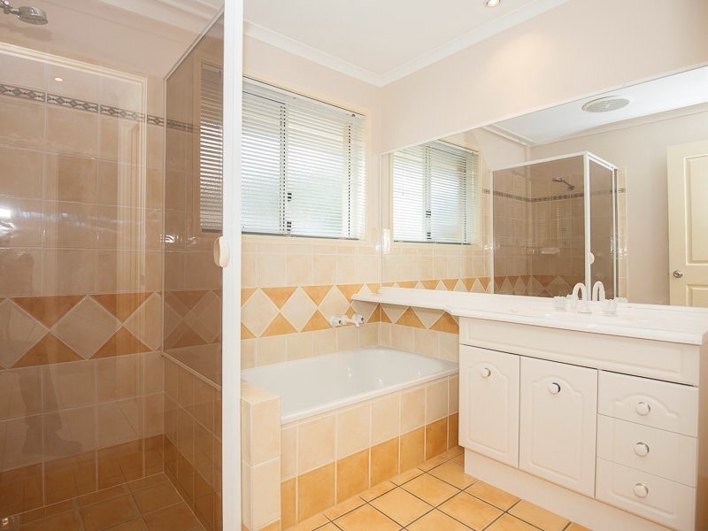 24 Rosswood Court, Helensvale QLD 4212