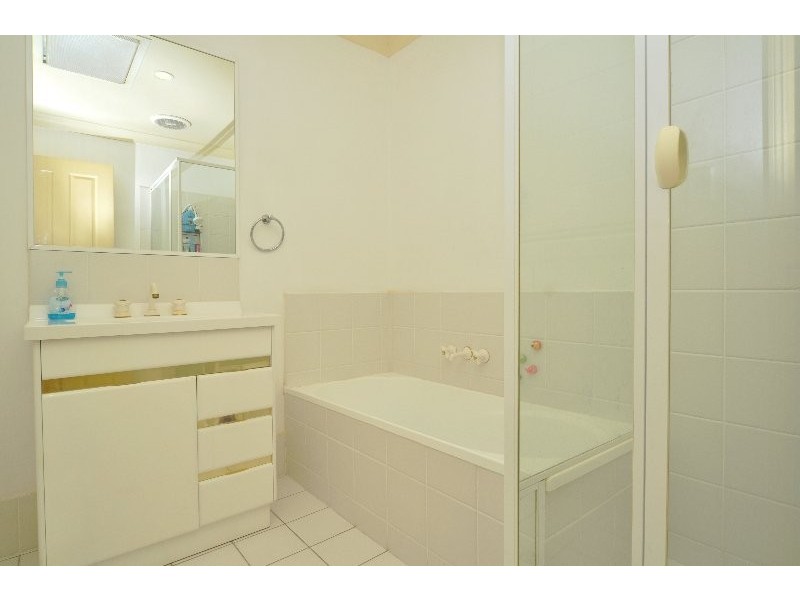 1/100 Cootharaba Drive, Helensvale QLD 4212