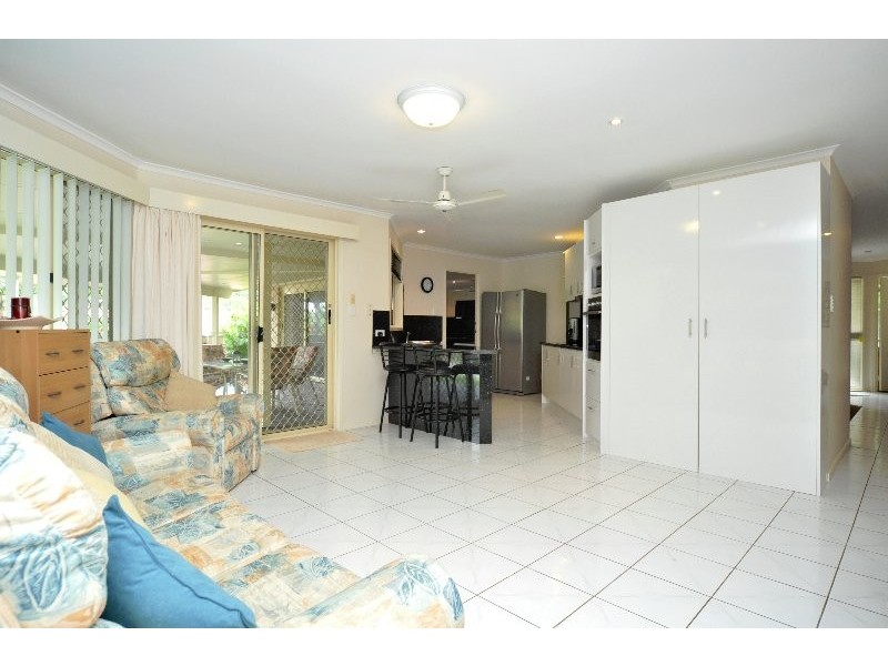 4 Saipan Way, Pacific Pines QLD 4211