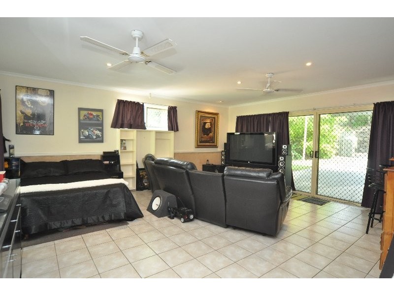 4 Saipan Way, Pacific Pines QLD 4211