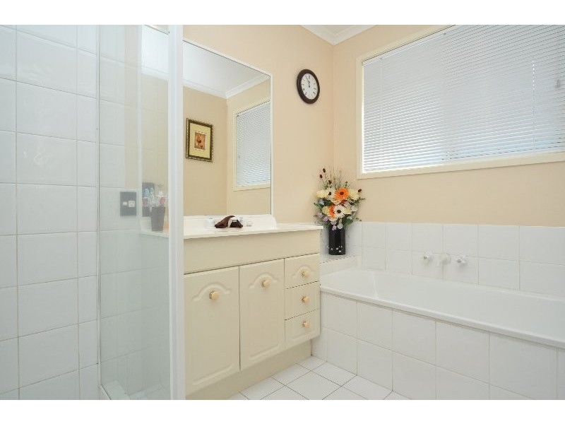 4 Saipan Way, Pacific Pines QLD 4211