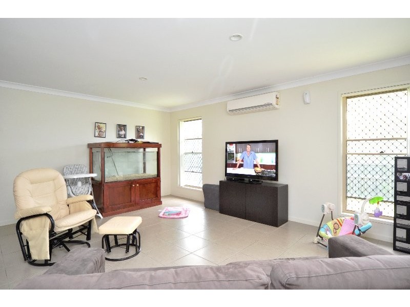 22 Stoneleigh Way, Holmview QLD 4207