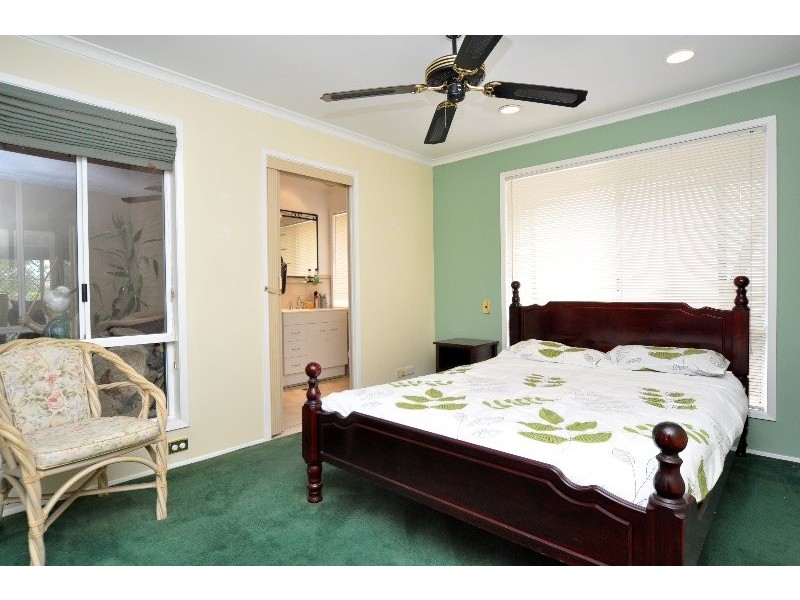 2 Dubbo Court, Helensvale QLD 4212