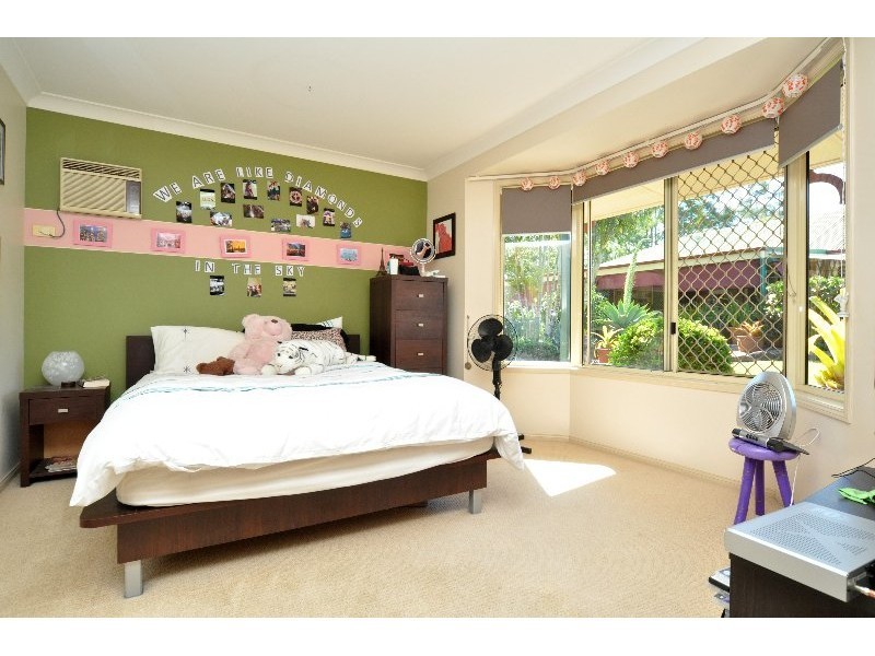 70 Rivertree Avenue, Helensvale QLD 4212
