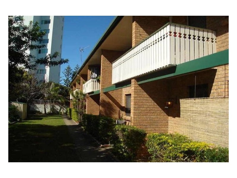 2/11 Frank Street, Labrador QLD 4215