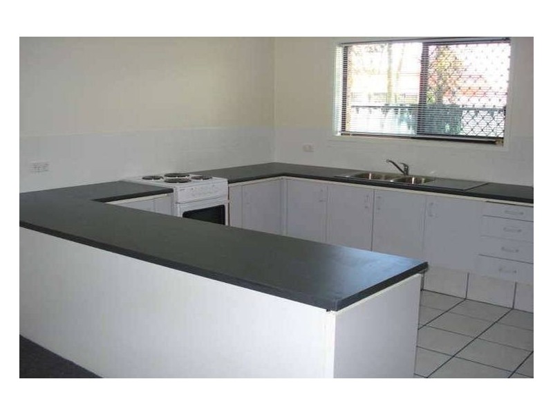 2/11 Frank Street, Labrador QLD 4215